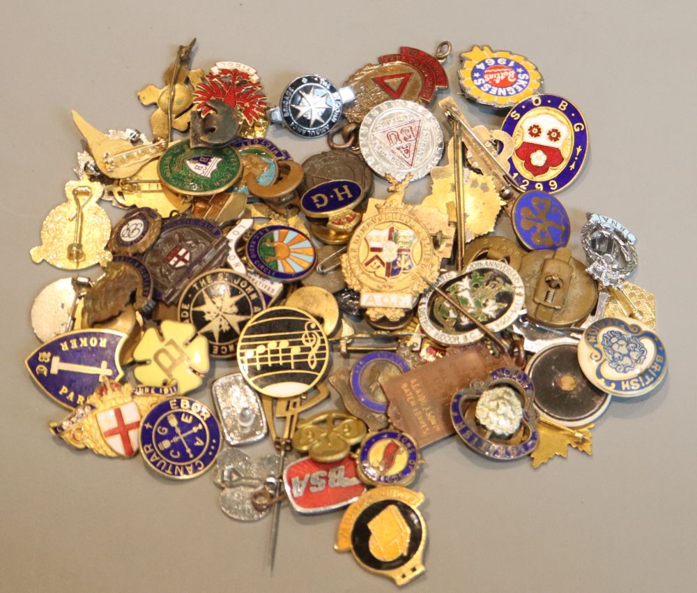 A quantity of vintage badges